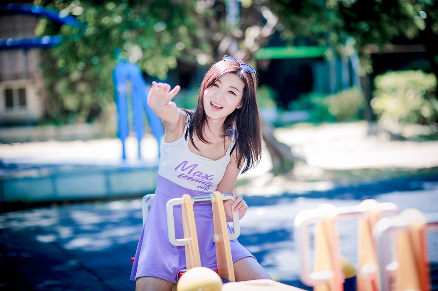 “只是没想到，时间过得这么快！连他最后一面都没能见到。”小乔叹了口气，这一转眼，从被吕布劫走到现在，已经快十年了，脑海中，周瑜长什么样，她都快要忘记了，想到这里，小乔也不由的有些怅然。